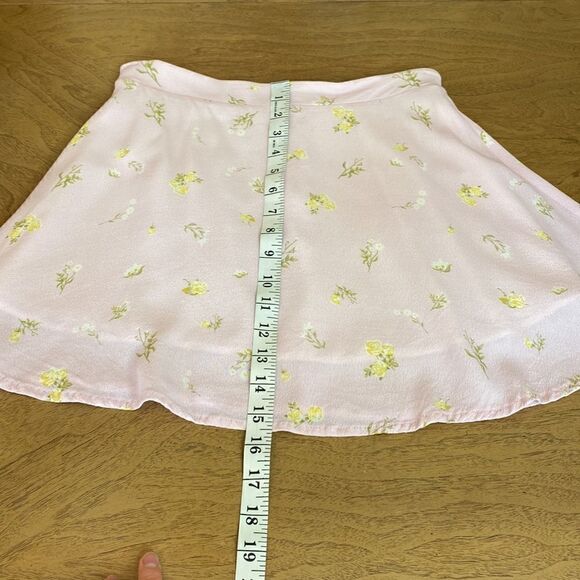 Charlie Holiday Pink Willow Floral Mini Skirt Size 6 - Picture 7 of 8